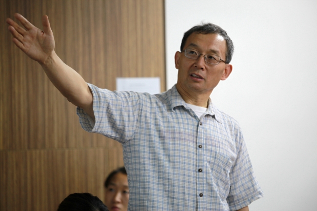 2 经理象伟宁教授介绍公司基本情况 2 经理象伟宁教授介绍公司基本情况